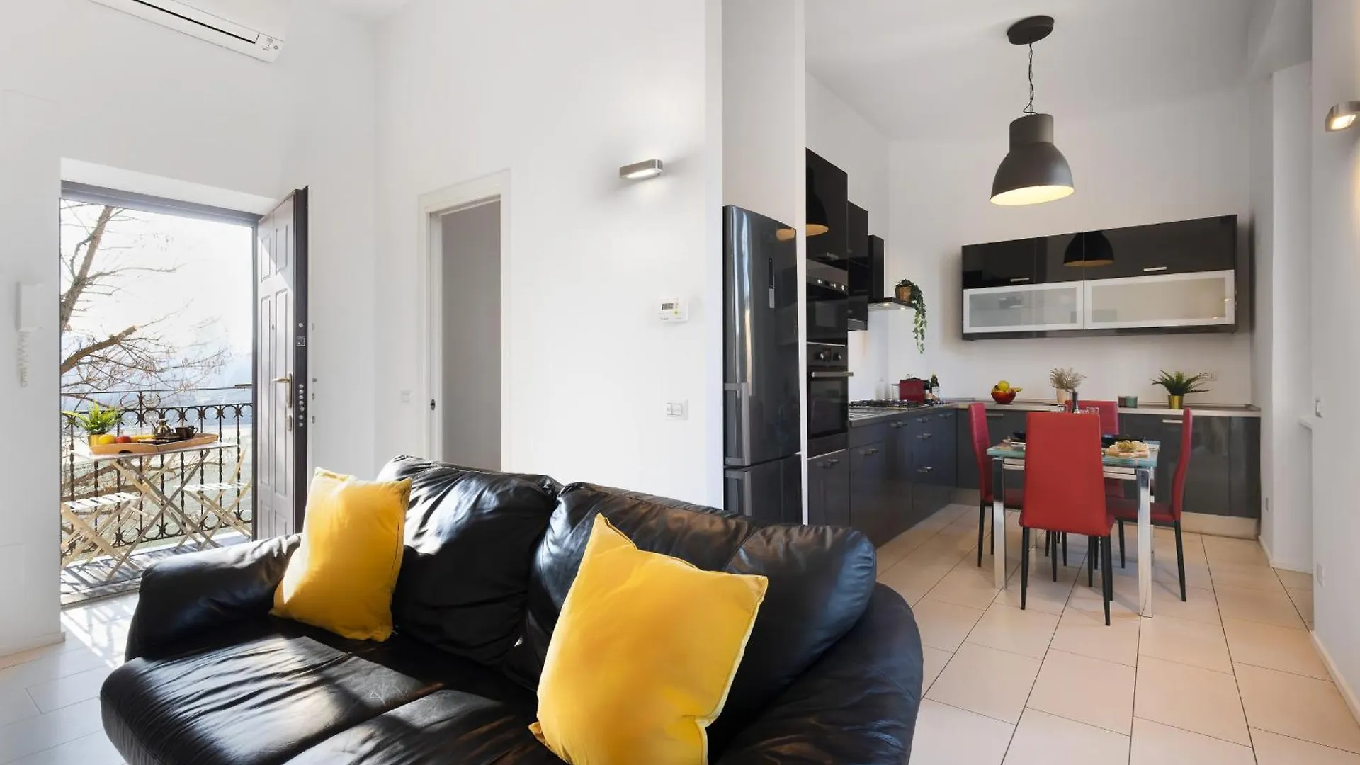 Nam House & Posto Auto Apartment Milan Italy